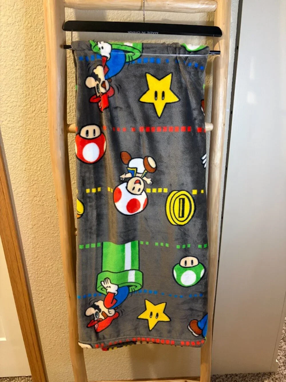 Super Mario Plush Throw Blanket Nintendo Mario Yoshi 50x70 NWT